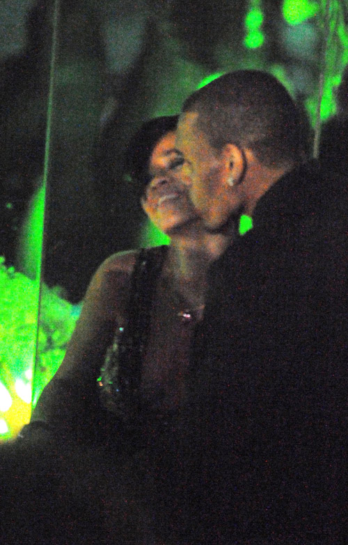 rihanna and drake kissing. Rihanna and Chris Brown were